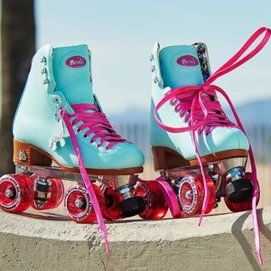 TURQUOISE Moxi Beach Bunny Roller Skates (size 10)
